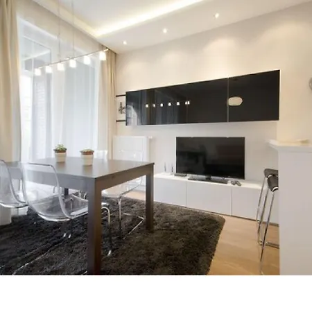 Old Town Tandeta & By Renters Apartment